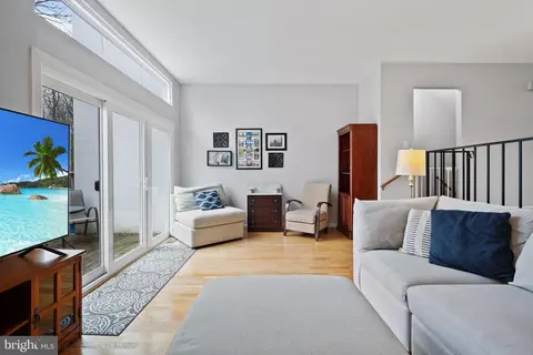 11714 Decade Ct, Reston, VA 20191 photo 15