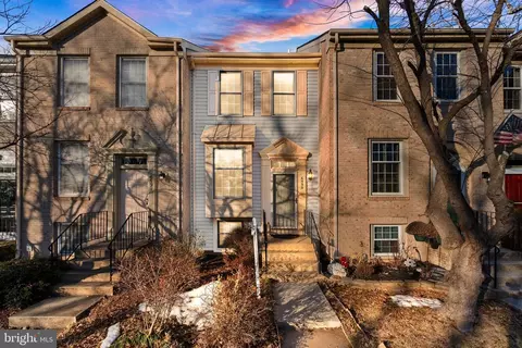 6593 Skylemar Trl, Centreville, VA 20121