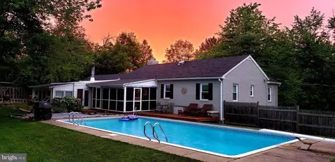 5609 Colfax Ave, Alexandria, VA 22311