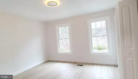 8529 Gambel Oak Dr, Springfield, VA 22153 photo 13