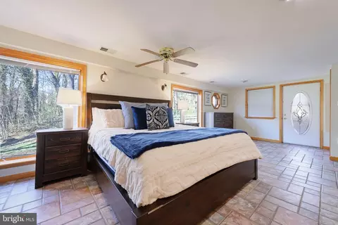 Bedroom - 8100 Saint David Ct, Springfield, VA 22153 photo 2 of 11