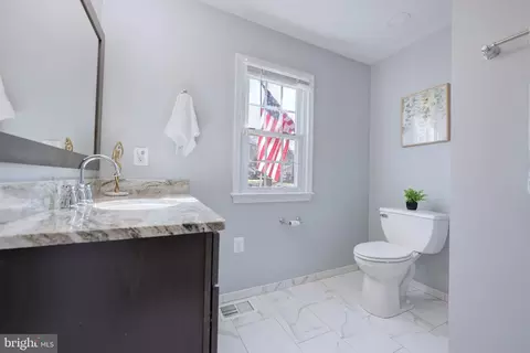 Bath - 8100 Saint David Ct, Springfield, VA 22153 photo 4 of 4