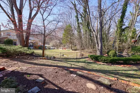 Exterior - 8100 Saint David Ct, Springfield, VA 22153 photo 8 of 9