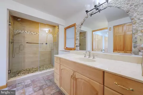 Bath - 8100 Saint David Ct, Springfield, VA 22153 photo 2 of 4