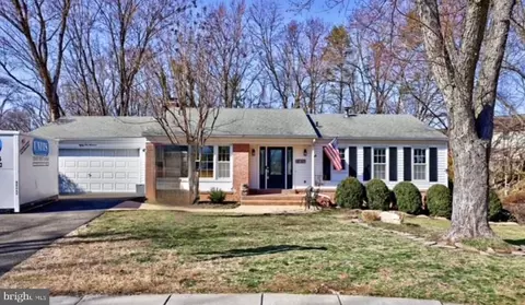 Exterior - 8100 Saint David Ct, Springfield, VA 22153 photo 2 of 9