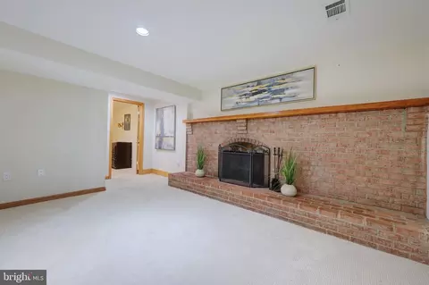 Living - 8100 Saint David Ct, Springfield, VA 22153 photo 1 of 2