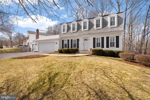 6300 Glenbard Rd, Burke, VA 22015
