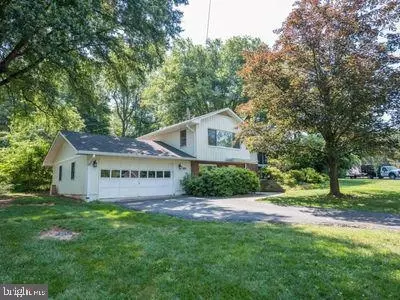 901 Echols St SE, Vienna, VA 22180