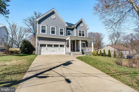 2032 Arch Dr, Falls Church, VA 22043