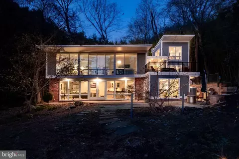 2114 Whiteoaks Dr, Alexandria, VA 22306