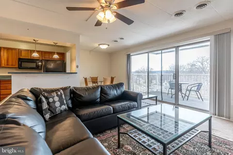 2636 Wagon Dr #1D, Alexandria, VA 22303