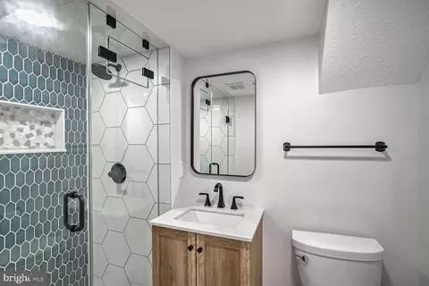 Bath - 10812 Split Oak Ln, Burke, VA 22015 photo 2 of 2