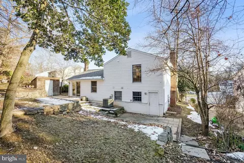 Exterior - 10812 Split Oak Ln, Burke, VA 22015 photo 3 of 4