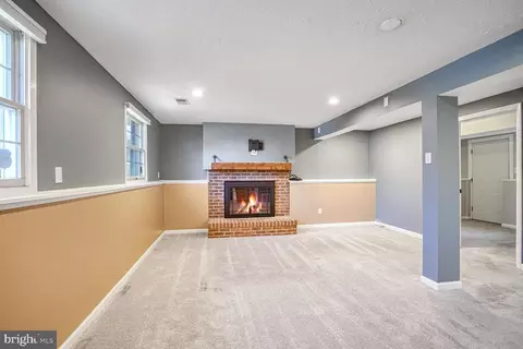 Living - 10812 Split Oak Ln, Burke, VA 22015 photo 2 of 3