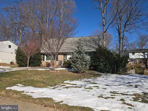 5511 Callander Dr, Springfield, VA 22151 photo 2