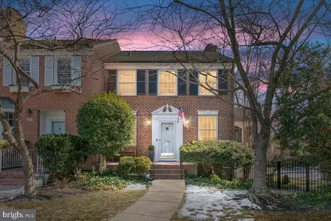 6323 Olde Towne Ct, Alexandria, VA 22307