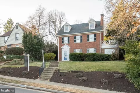6048 Woodmont Rd, Alexandria, VA 22307
