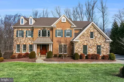 9598 Thistle Ridge Ln, Vienna, VA 22182
