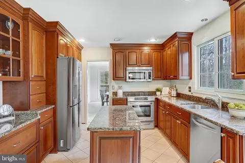 10708 Midsummer Dr, Reston, VA 20191 photo 7