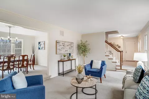 10708 Midsummer Dr, Reston, VA 20191 photo 4
