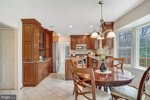 10708 Midsummer Dr, Reston, VA 20191 photo 10