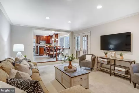 10708 Midsummer Dr, Reston, VA 20191 photo 12