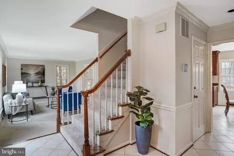 10708 Midsummer Dr, Reston, VA 20191 photo 2