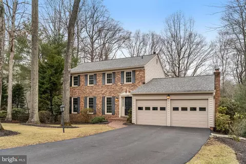 10708 Midsummer Dr, Reston, VA 20191