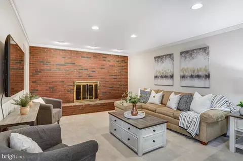 10708 Midsummer Dr, Reston, VA 20191 photo 11