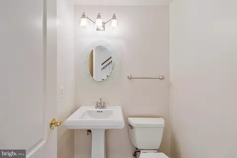 1646 Colonial Hills Dr, Mclean, VA 22102 photo 5