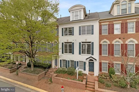 1646 Colonial Hills Dr, Mclean, VA 22102 photo 2