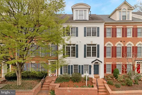 1646 Colonial Hills Dr, Mclean, VA 22102