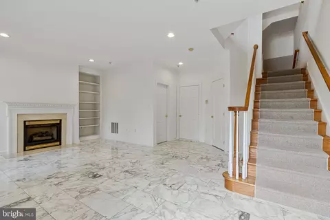1646 Colonial Hills Dr, Mclean, VA 22102 photo 4