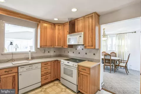 6803 Galax Ct, Springfield, VA 22151 photo 3