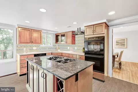 6726 Pine Creek Ct, Mclean, VA 22101 photo 4