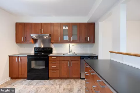 2436 Windbreak Dr, Alexandria, VA 22306