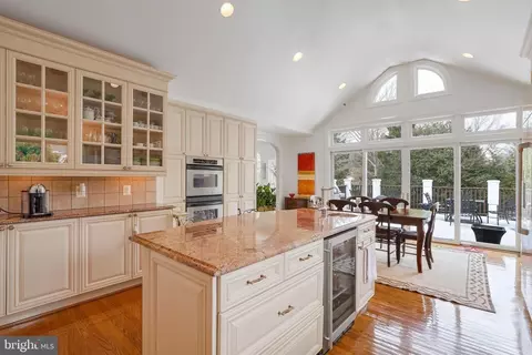 1236 Meyer Ct, Mclean, VA 22101 photo 3
