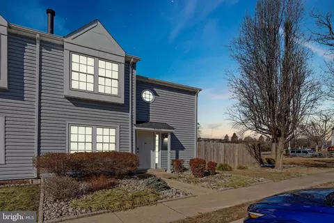 6100 C Hoskins Hollow Cir, Centreville, VA 20121