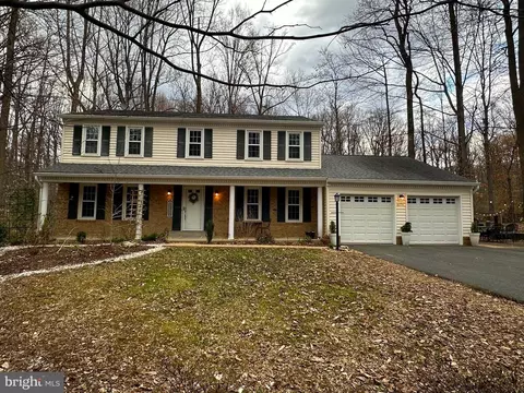 6096 Arrington Dr, Fairfax Station, VA 22039