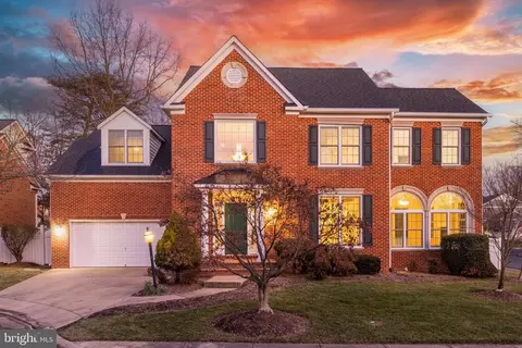 7950 Blitz Ct, Dunn Loring, VA 22027
