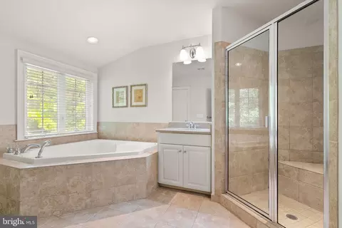 Bath - 7534 Red Hill Dr, Springfield, VA 22153 photo 4 of 8