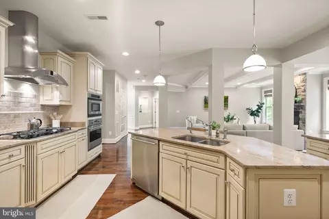 Kitchen - 7534 Red Hill Dr, Springfield, VA 22153 photo 5 of 6