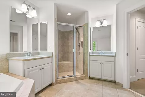 Bath - 7534 Red Hill Dr, Springfield, VA 22153 photo 5 of 8