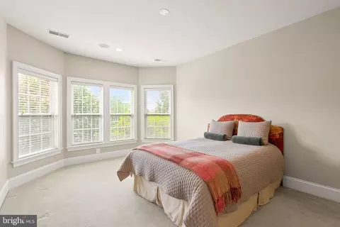 Bedroom - 7534 Red Hill Dr, Springfield, VA 22153 photo 4 of 10