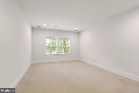 Bedroom - 7534 Red Hill Dr, Springfield, VA 22153 photo 8 of 10