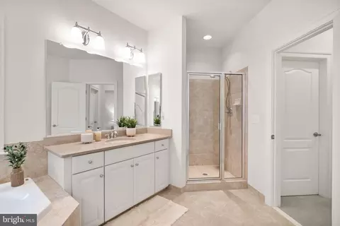 Bath - 7534 Red Hill Dr, Springfield, VA 22153 photo 3 of 8