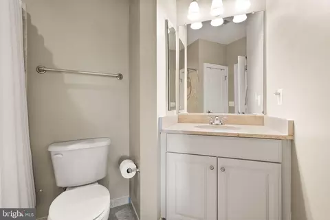 Bath - 7534 Red Hill Dr, Springfield, VA 22153 photo 6 of 8