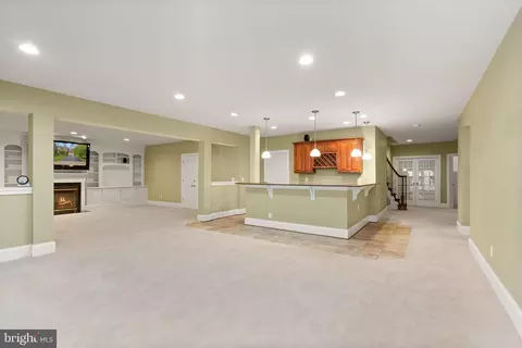 Living - 7534 Red Hill Dr, Springfield, VA 22153 photo 7 of 10