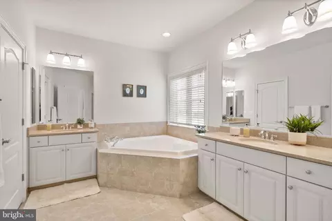 Bath - 7534 Red Hill Dr, Springfield, VA 22153 photo 1 of 8