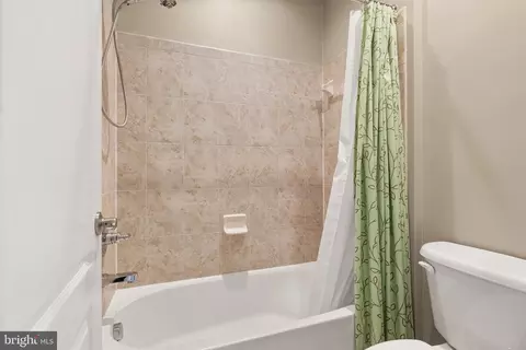 Bath - 7534 Red Hill Dr, Springfield, VA 22153 photo 7 of 8